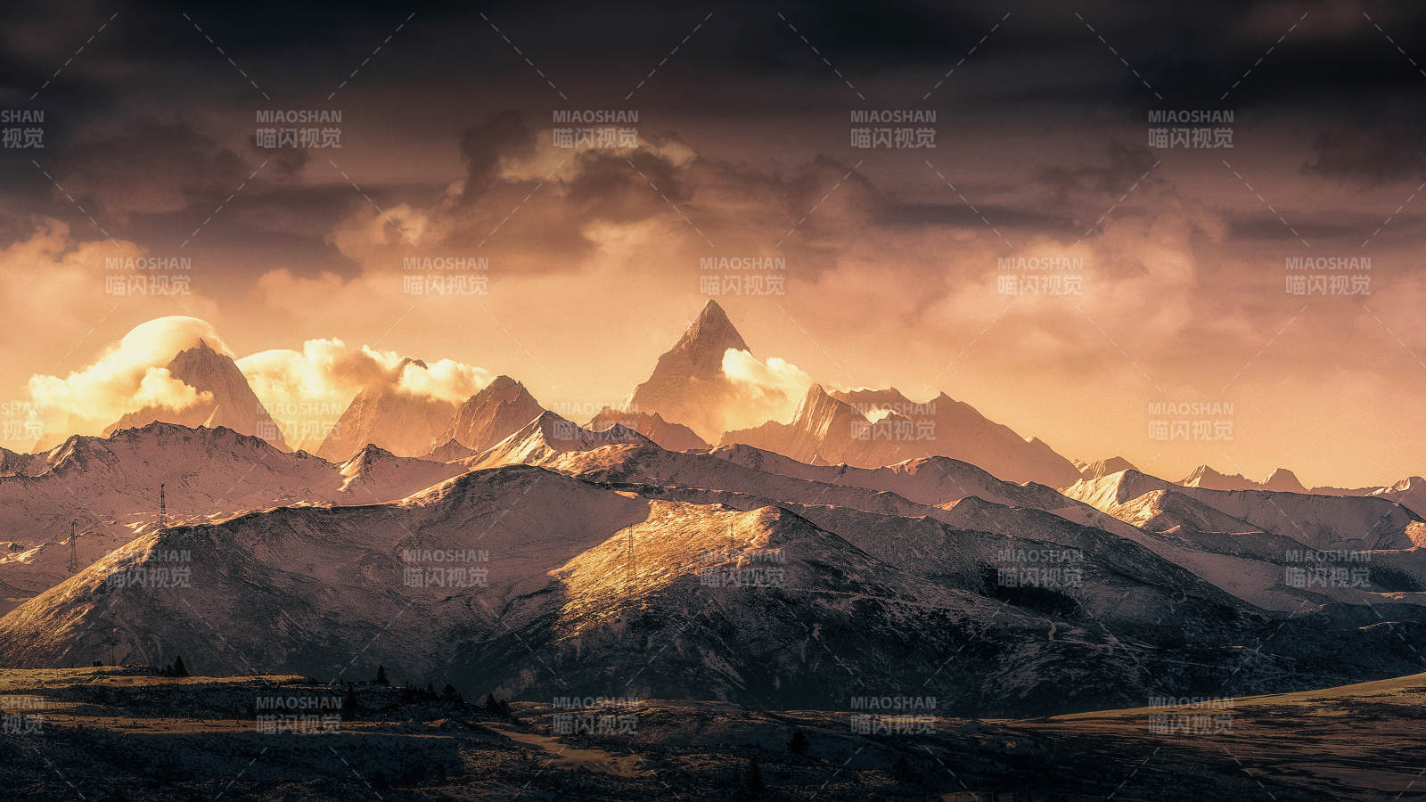 雪山黄昏 云海壮阔图片