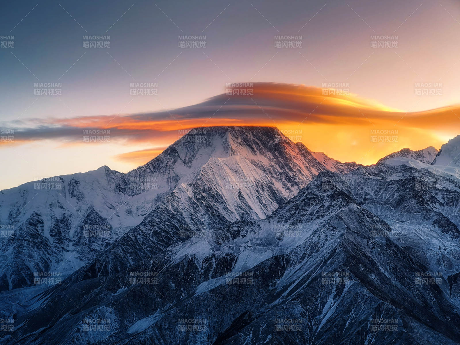 雪山日落 云海奇观图片