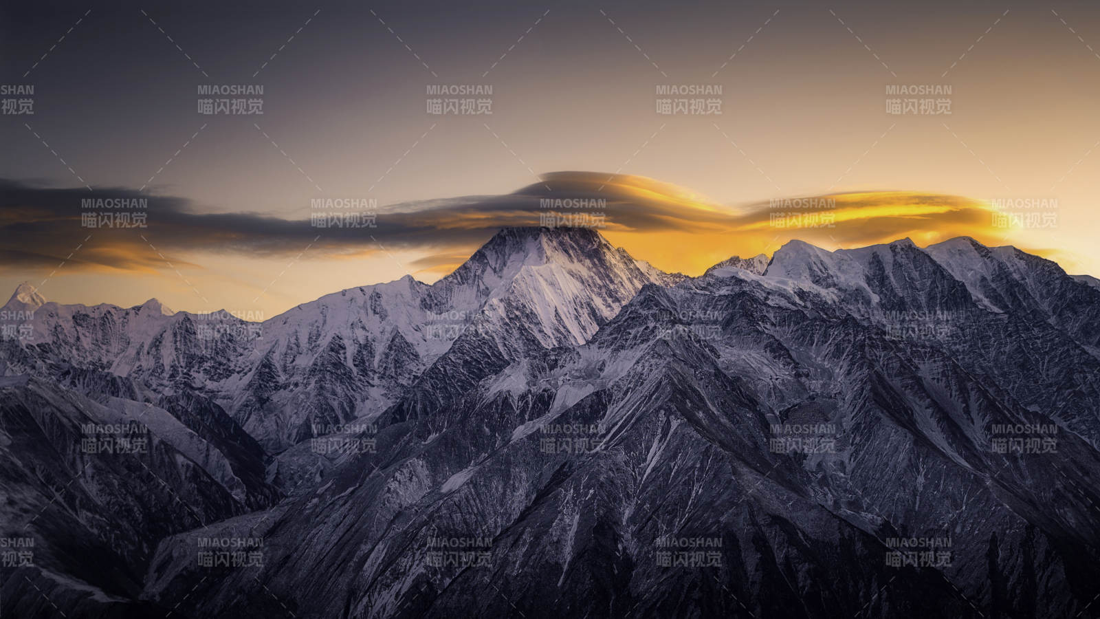 雪山日落 云海奇观图片