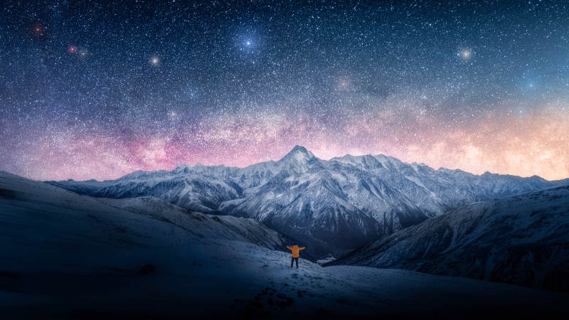 星空下的雪山奇观图片