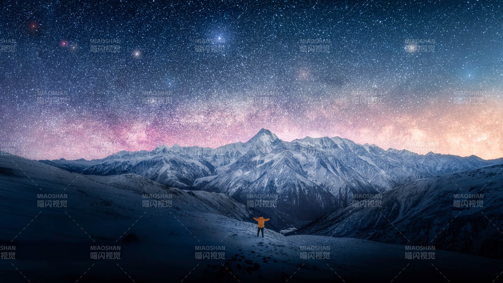 星空下的雪山奇观图片
