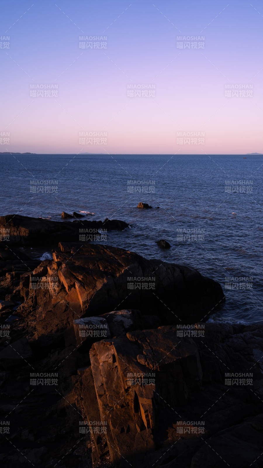 海边岩石夕阳景致图片