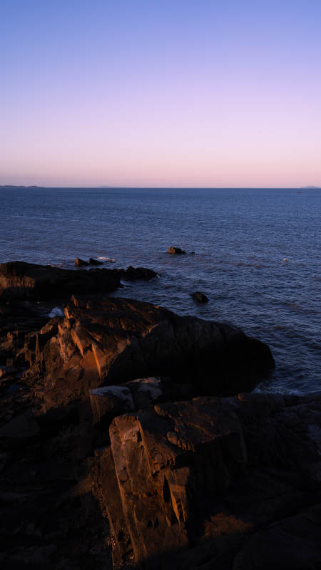 海边岩石夕阳景致图片