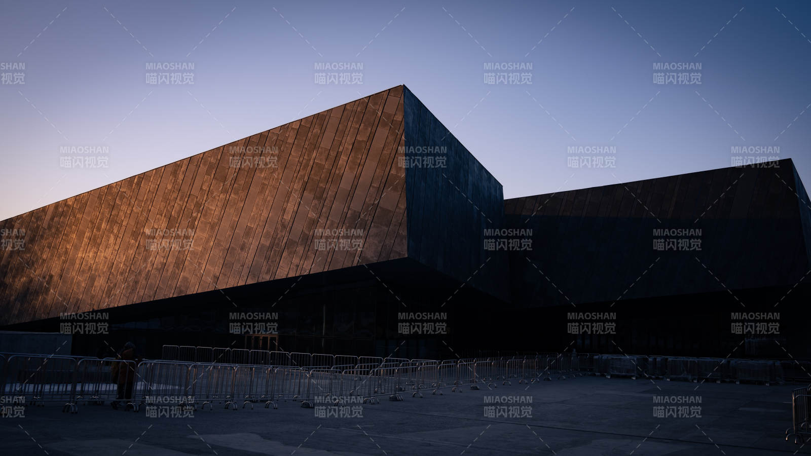 现代建筑的黄昏光影图片