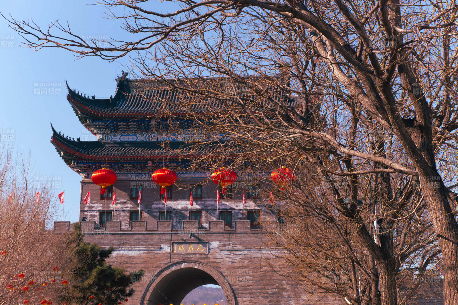 古城楼与红灯笼图片