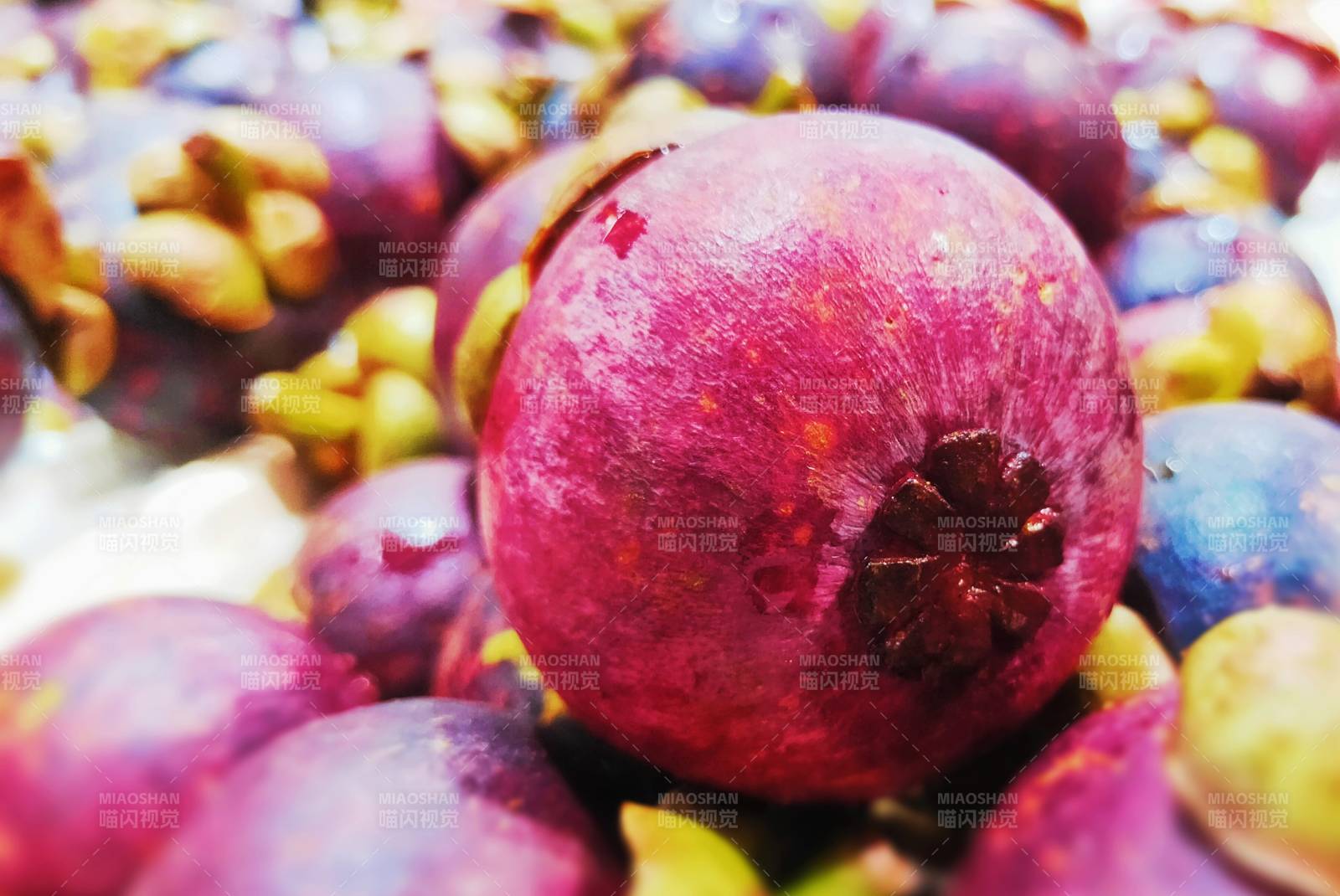 紫红色的神秘果实图片