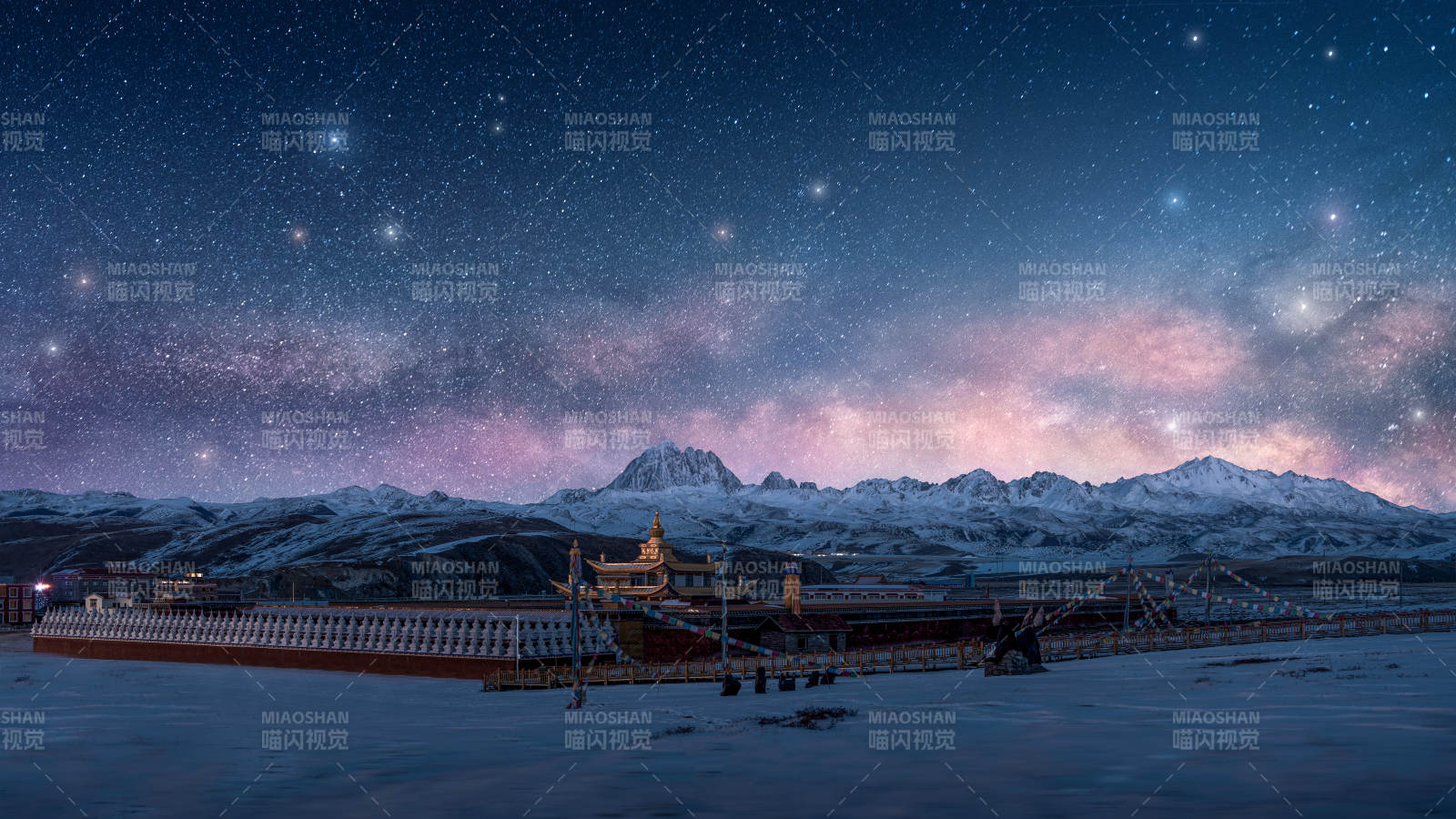 雪山夜景 星空璀璨图片