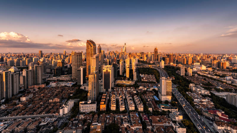 城市黄昏 高楼林立图片