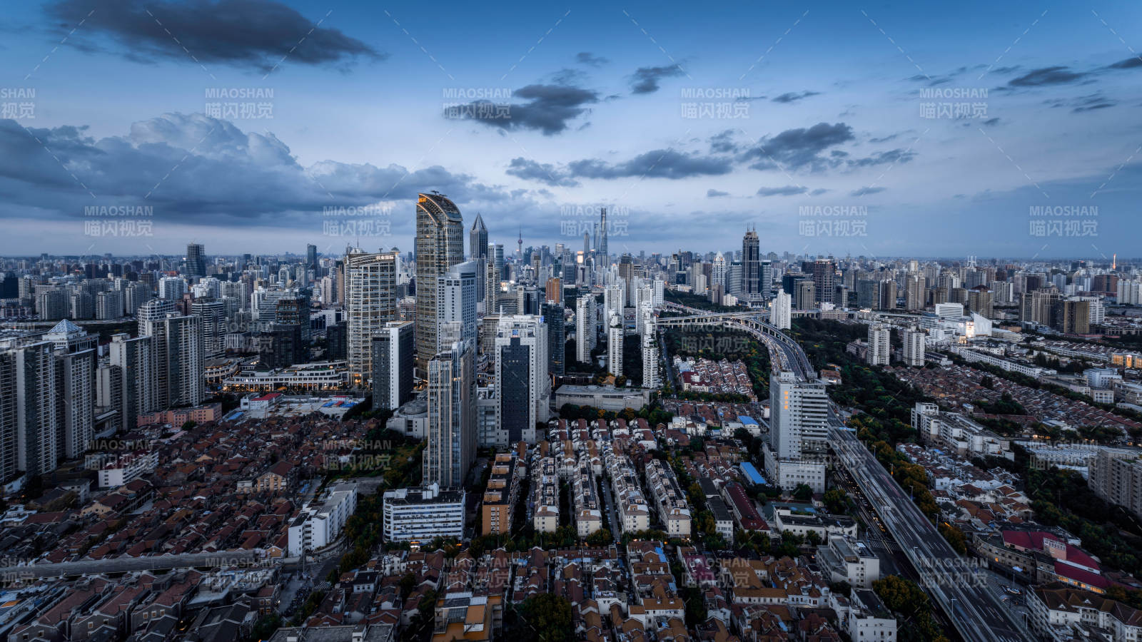 城市天际线夜景图图片