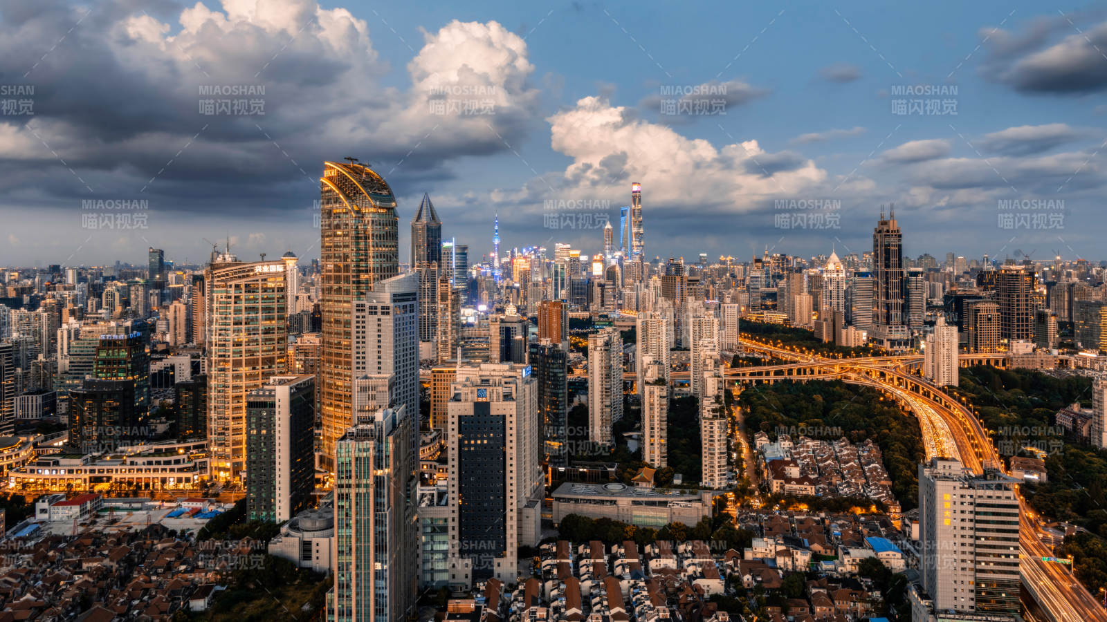 都市天际线 高楼林立图片