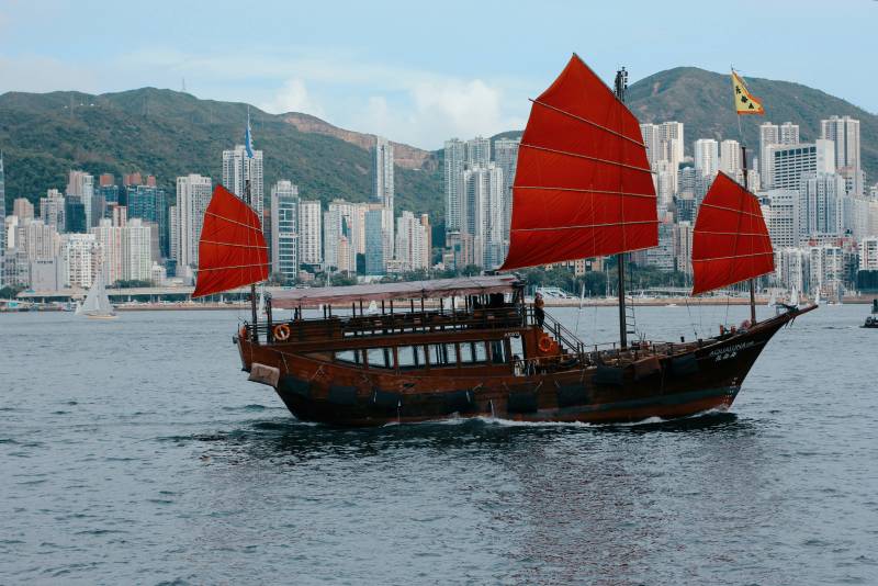 香港维港红帆船影图片