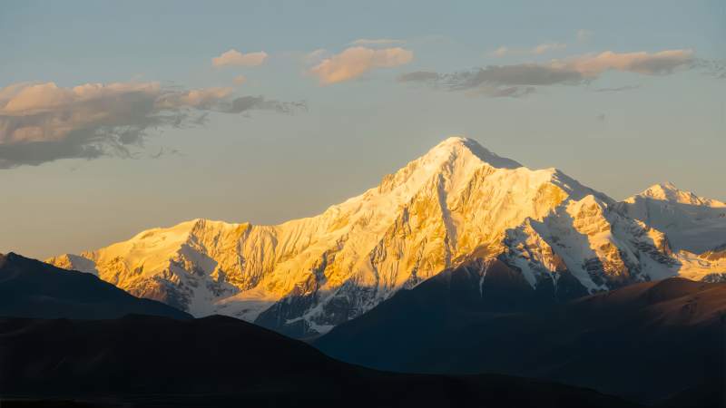 雪山日落 光辉闪耀图片
