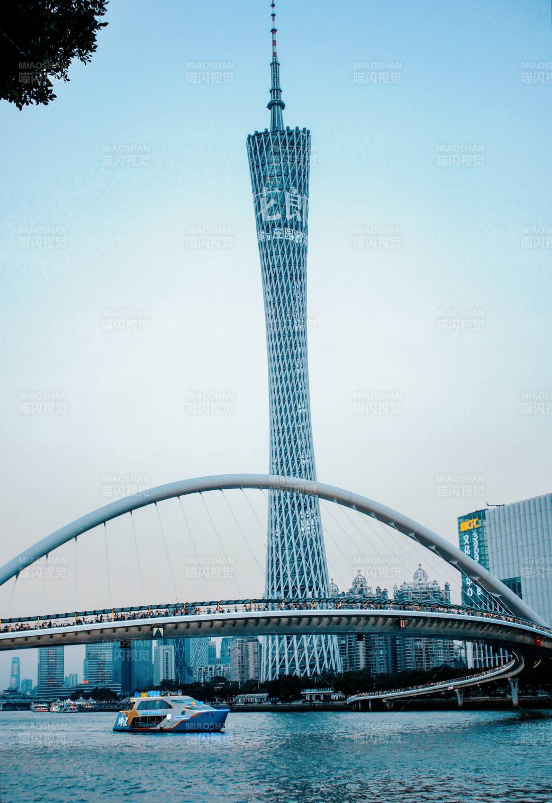 广州塔与海心桥夜景图片