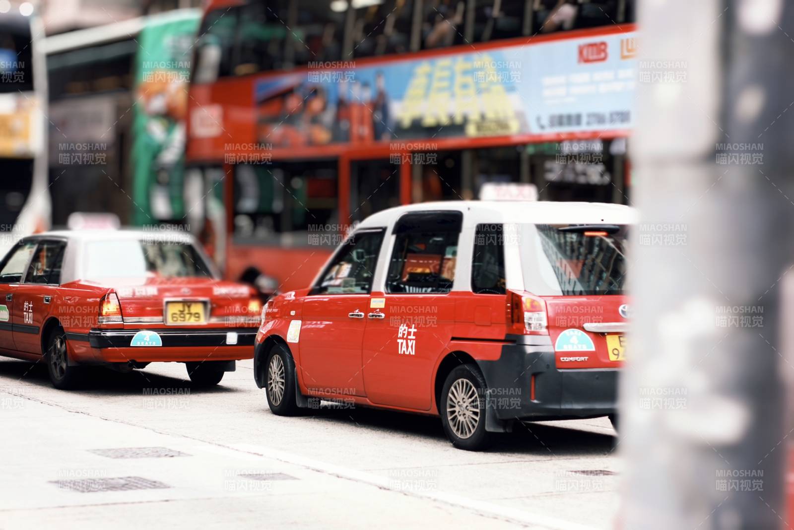 香港街头红色出租车图片