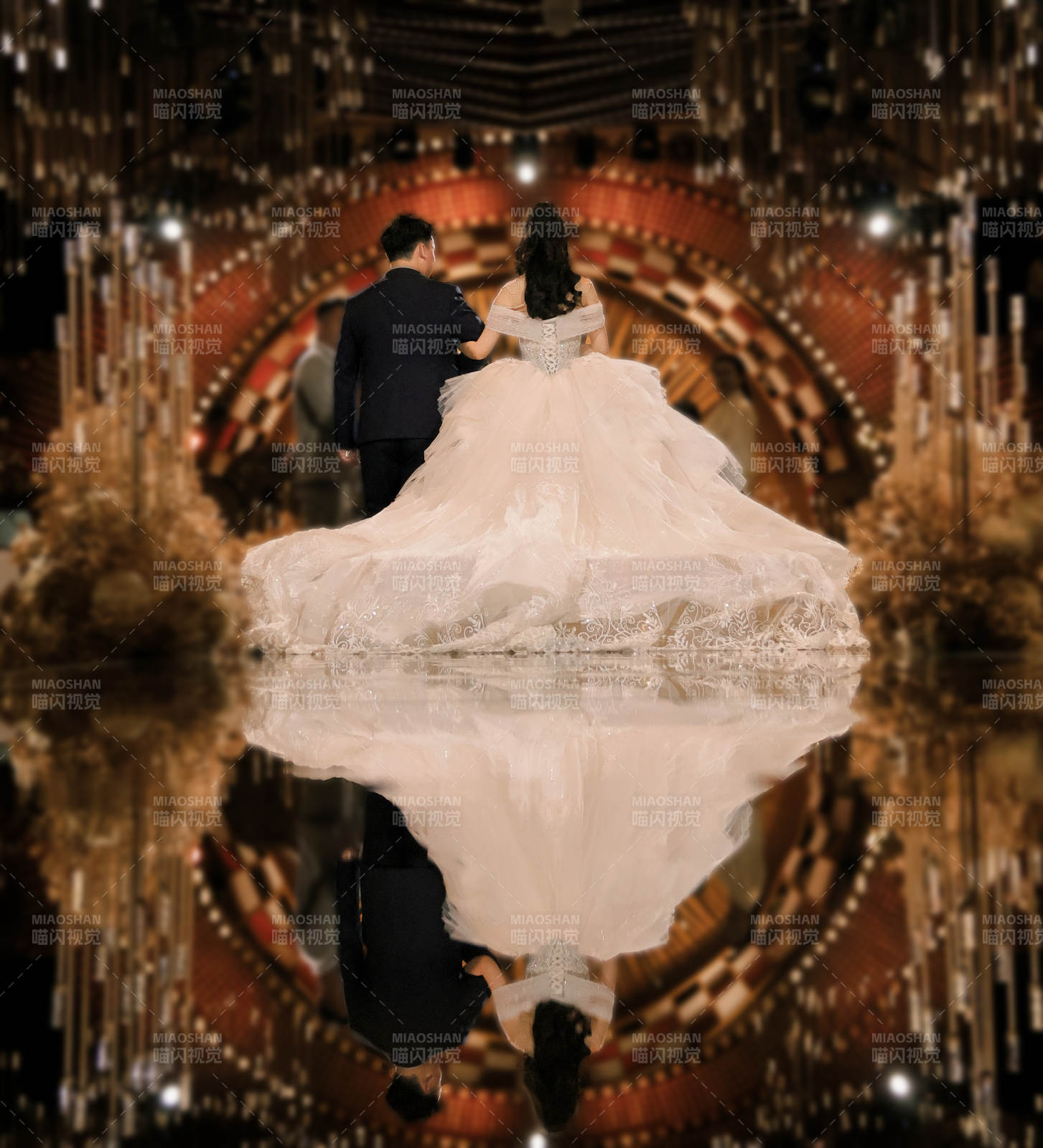 镜中婚礼 浪漫倒影图片