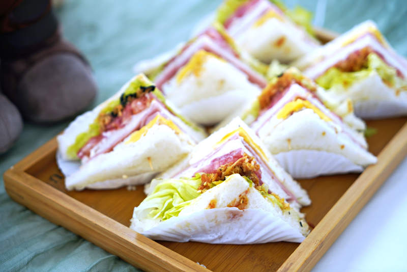 美味三角三明治拼盘图片