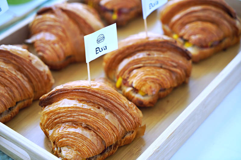 美味可颂面包展示图片