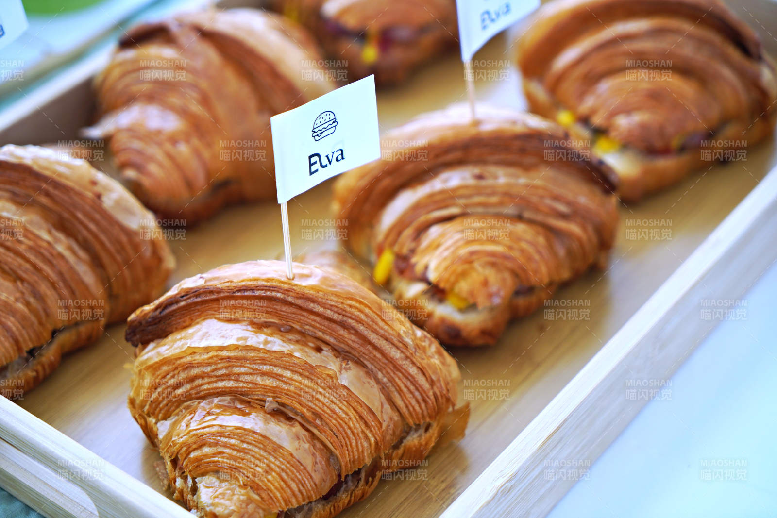 美味可颂面包展示图片
