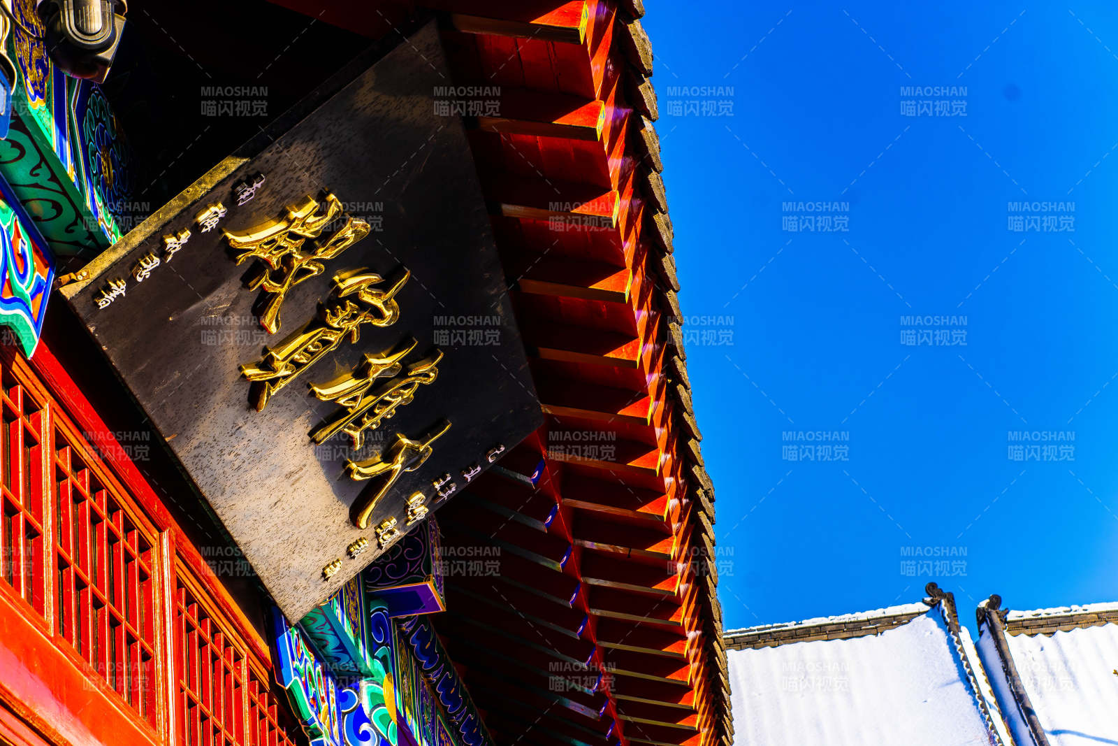 古建筑檐下牌匾特写图片