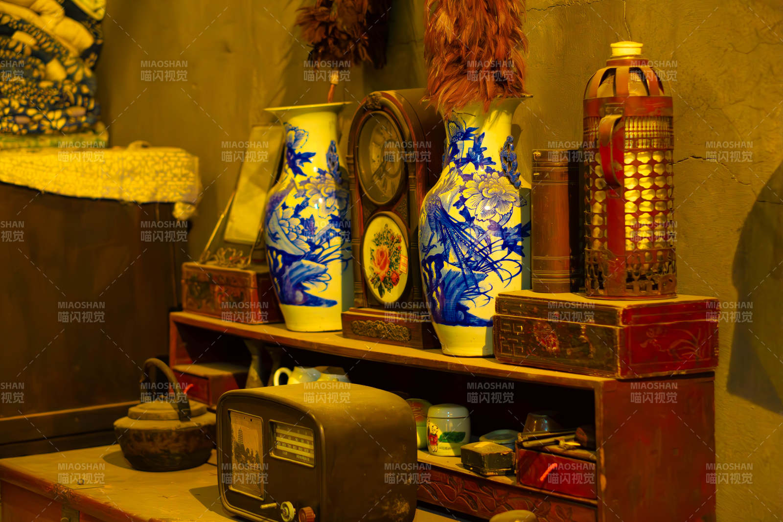 复古物件陈列柜图片