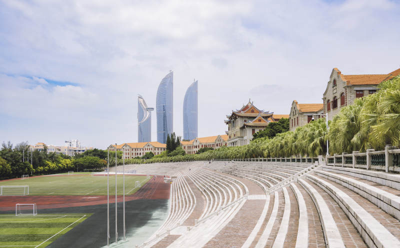 厦门大学上弦场与双子塔图片
