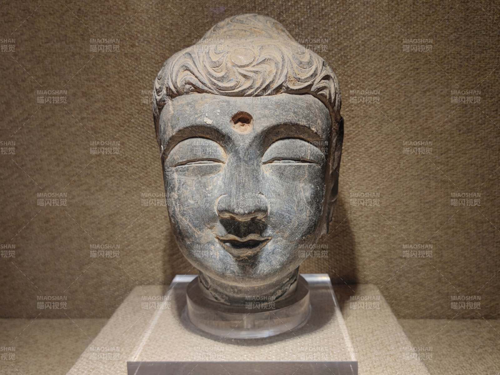 古代佛像头雕塑图片