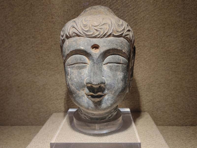 古代佛像头雕塑图片