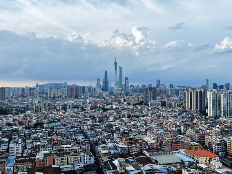 城市天际线与密集建筑群图片