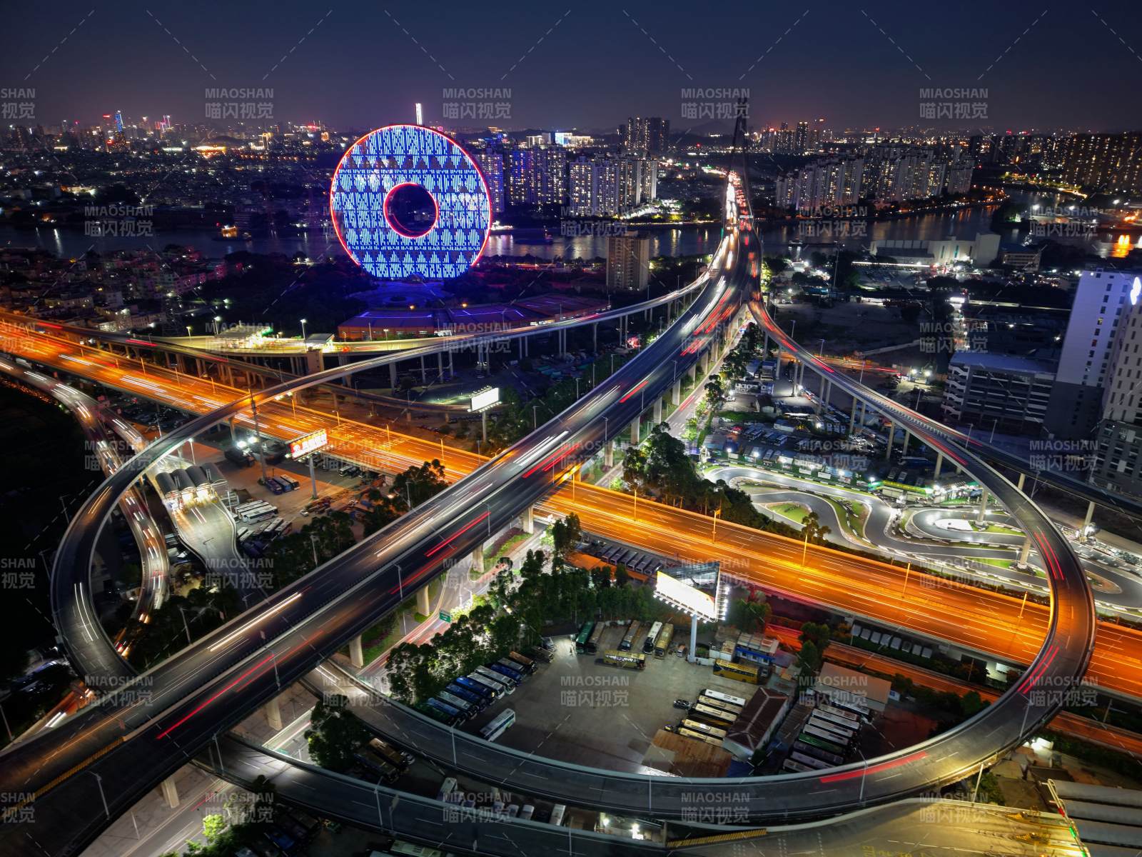 城市夜景与立交桥-地标性建筑图片