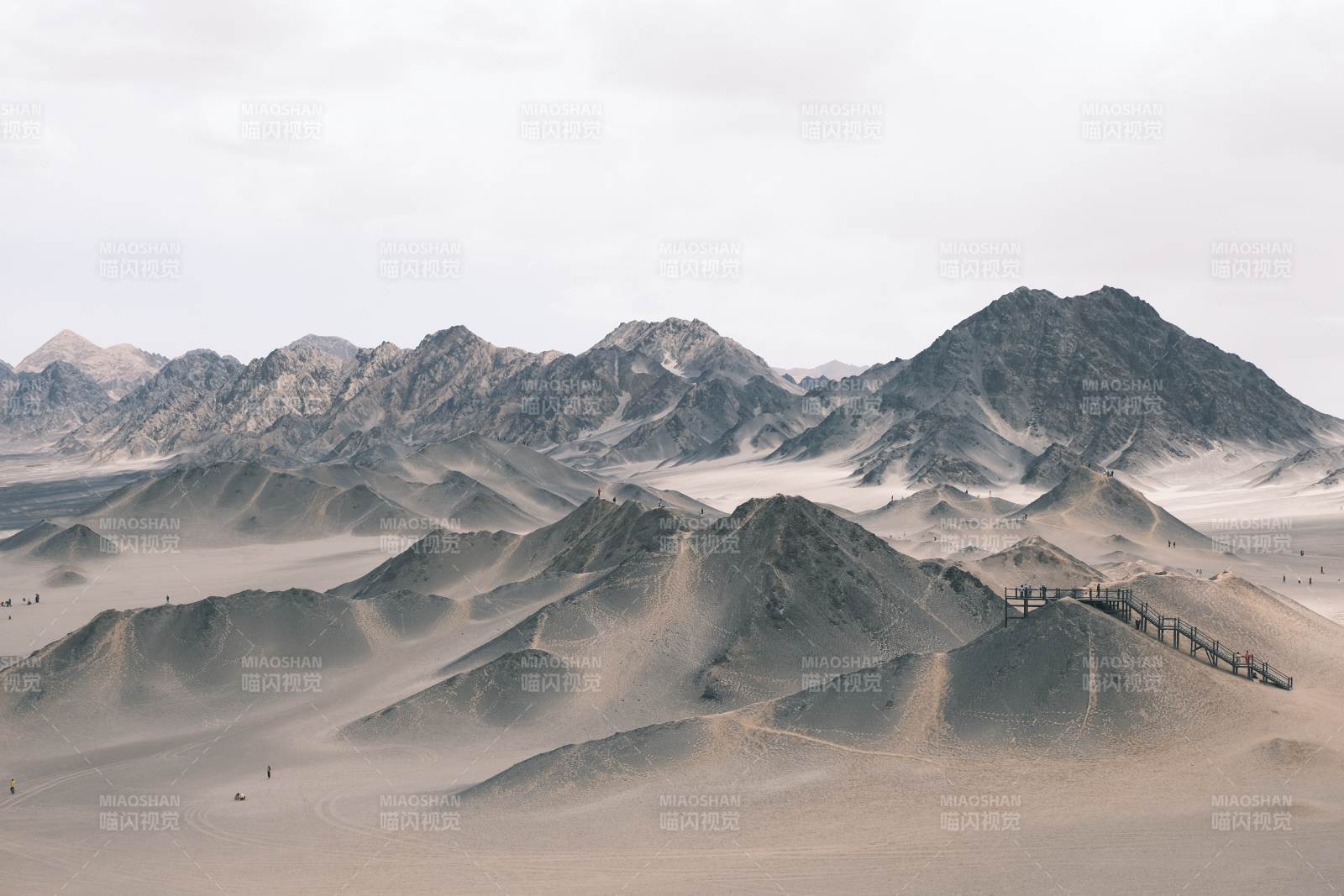 月球地貌-黑独山图片