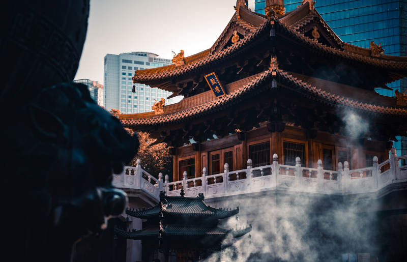 上海静安寺晨烟 都市静谧景图片