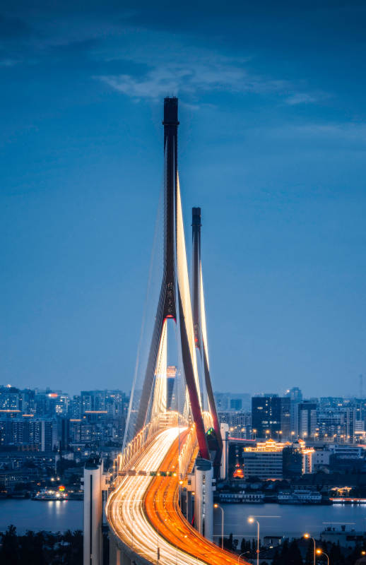 夜幕下的城市大桥图片