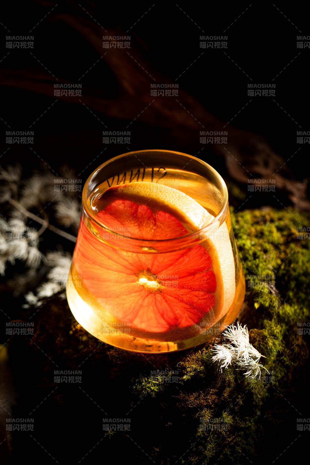 橙片浸酒 光影交错图片