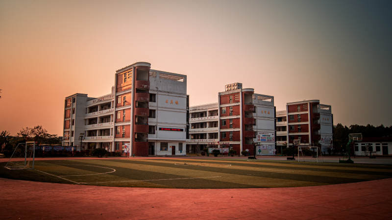 校园黄昏 静谧时光图片