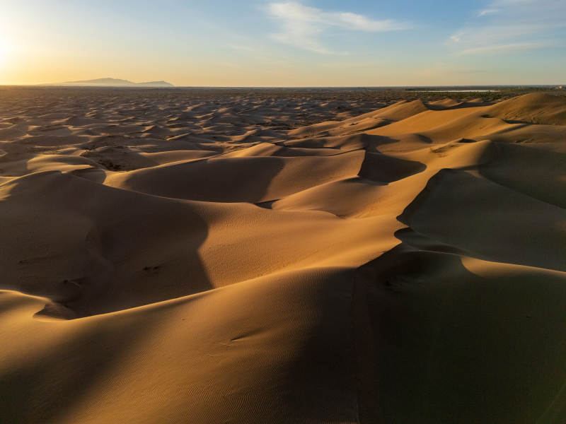 金色沙漠日落图片