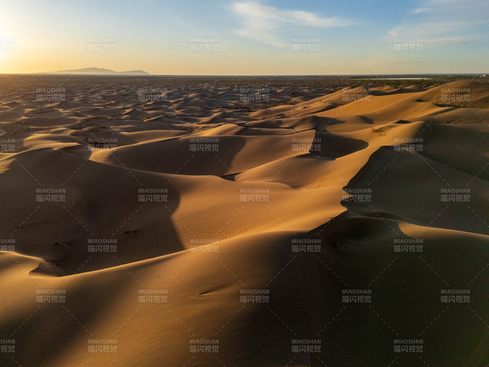 金色沙漠日落图片