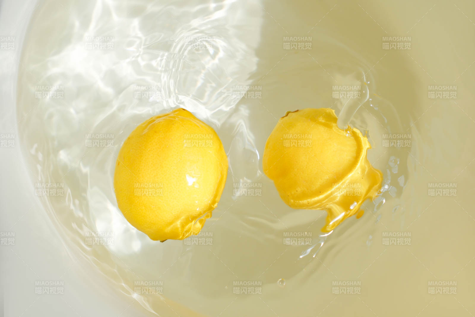 柠檬在碗中特写图片