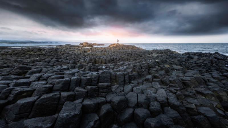 巨人堤道的神秘黄昏图片