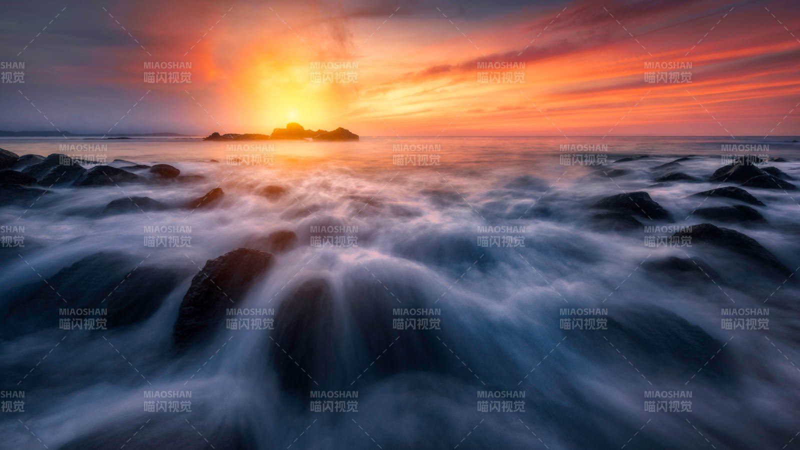 夕阳海岸 浪涌礁石图片