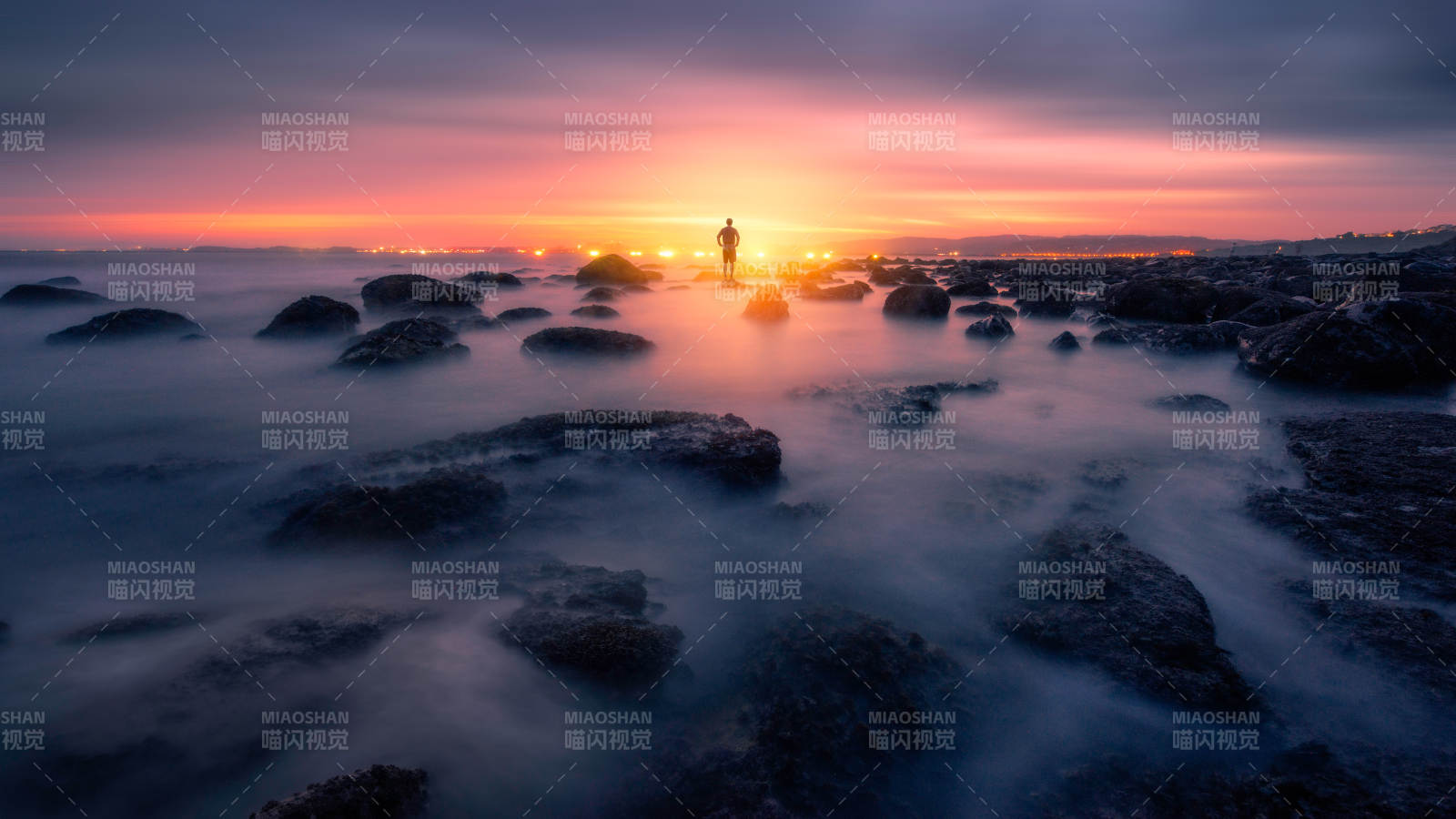 海边日落 孤影独立图片