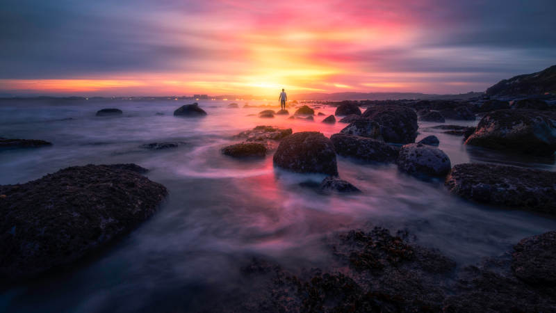 海边日落 孤独身影图片