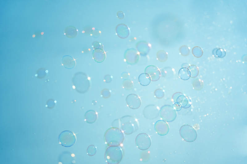 蓝天下的泡泡世界图片