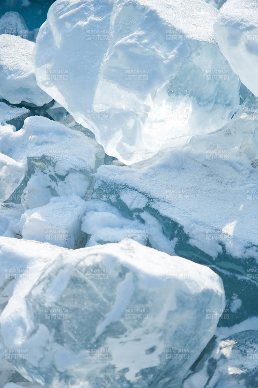 冰川碎片的纯净之美图片