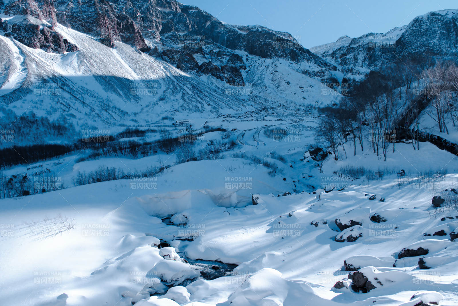 长白山雪山冬景 银装素裹图片
