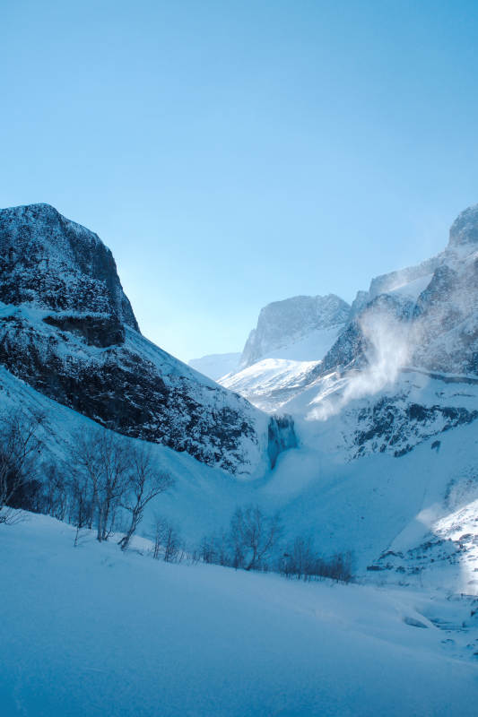 长白山雪山峡谷冬日美景图片