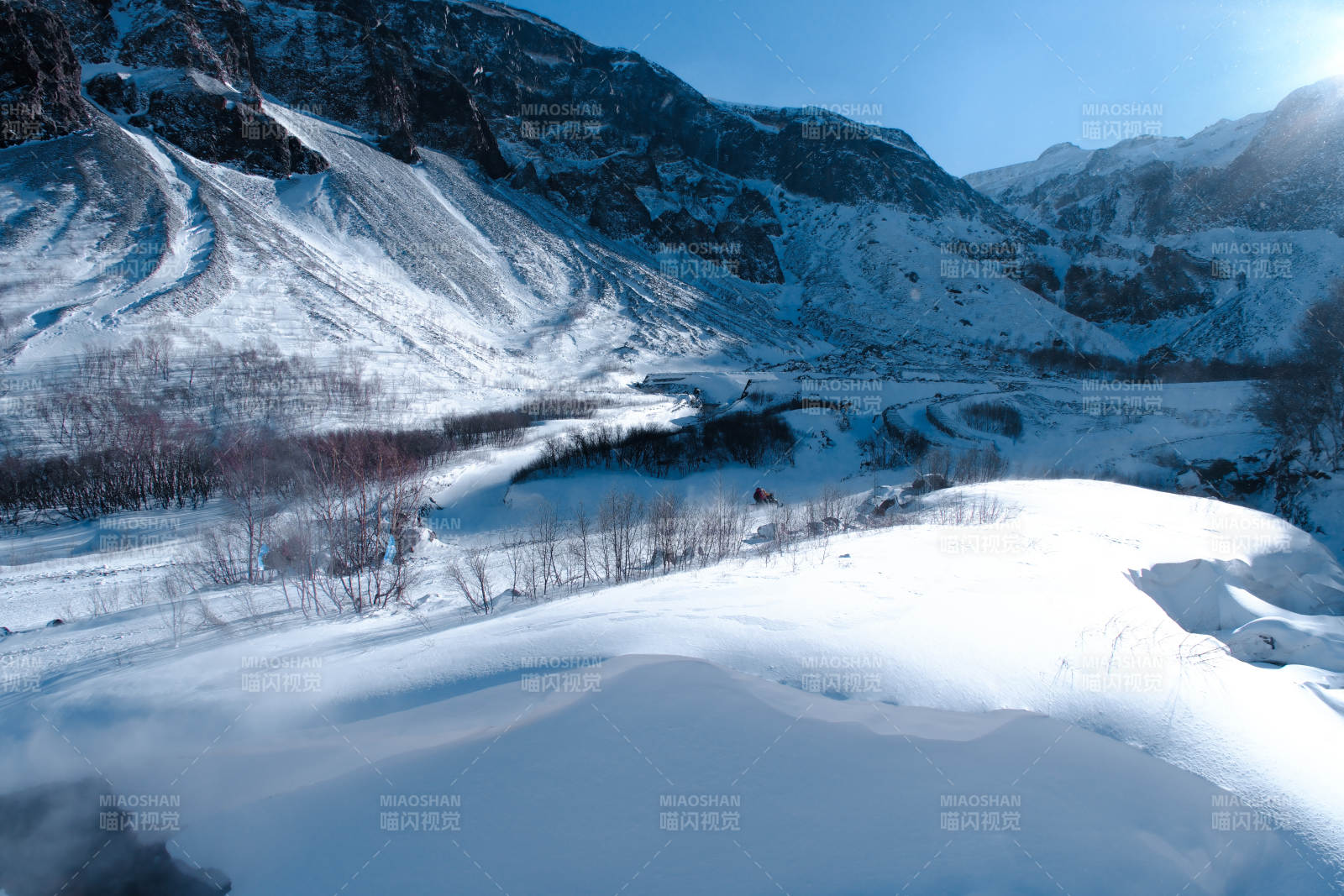 长白山雪山峡谷冬日美景图片