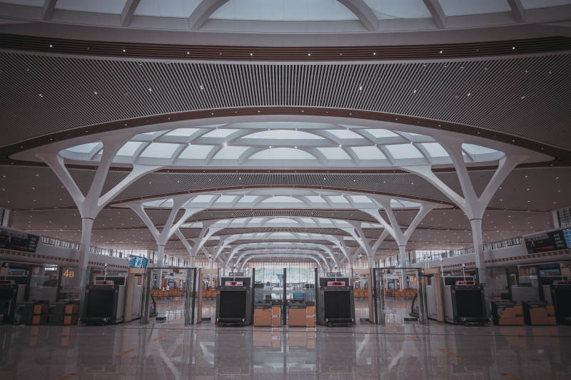 现代化高铁站候车室图片