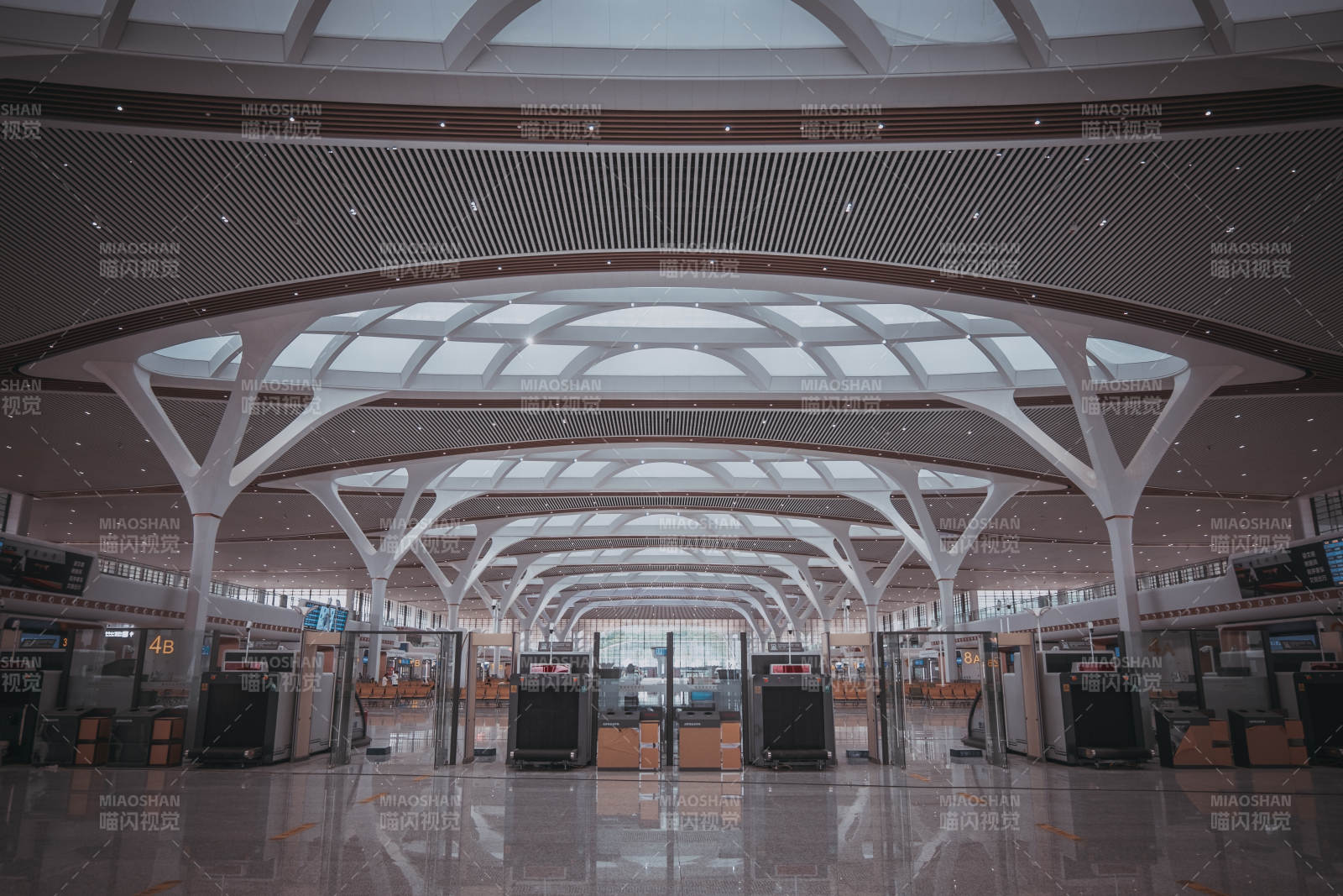 现代化高铁站候车室图片