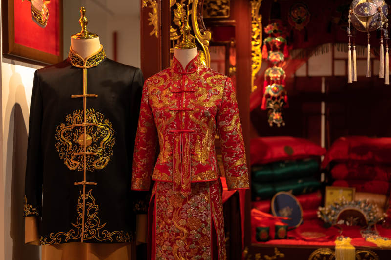 中式传统婚礼服饰展示图片