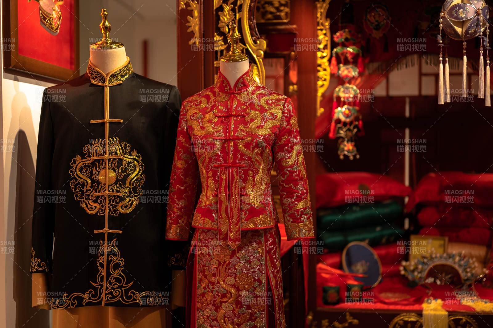 中式传统婚礼服饰展示图片